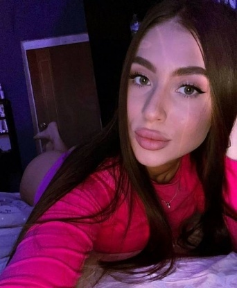 Александра, 22